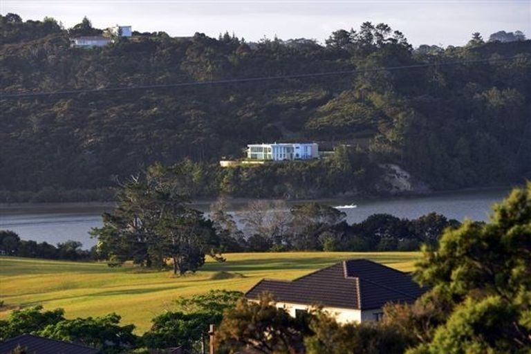 Photo of property in 116 Kittiwake Drive, Schnapper Rock, Auckland, 0632