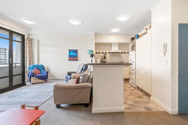 Photo of property in 17 Kent Terrace - Kent Apartments, 5c/16 Kent Terrace, Mount Victoria, Wellington, 6011