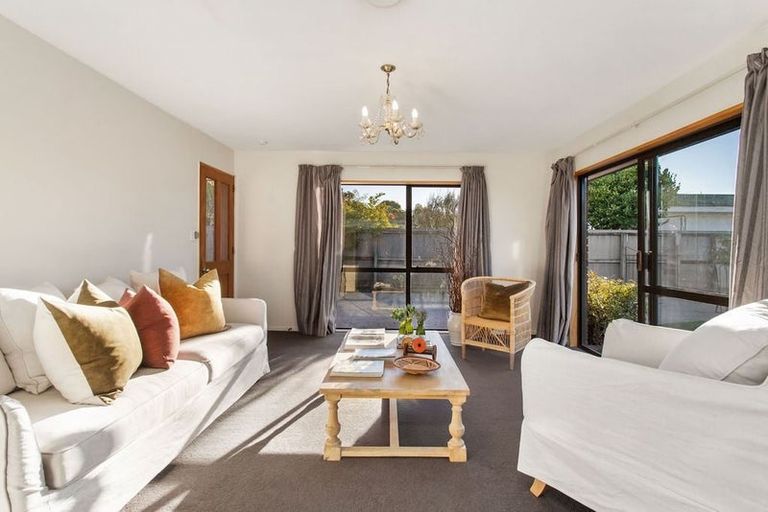 Photo of property in 18 Winters Road, Redwood, Christchurch, 8051