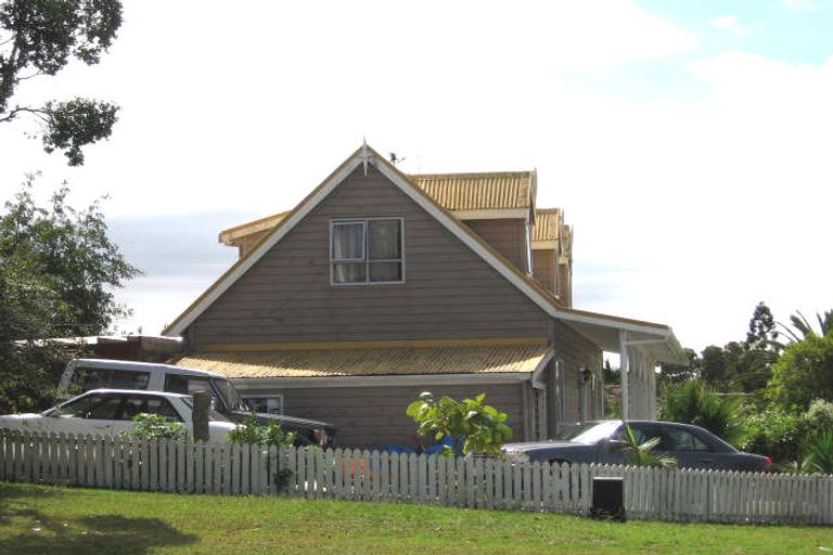Photo of property in 2 Palmer Avenue, Glen Eden, Auckland, 0602