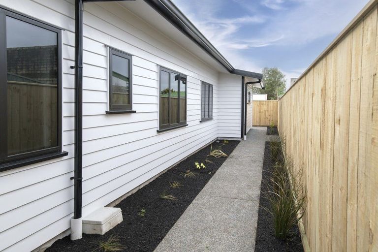 Photo of property in 10a Queenwood Road, Levin, 5510