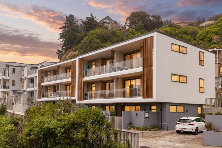 Photo of property in 4/65 Tiketike Way, Brooklyn, Wellington, 6021