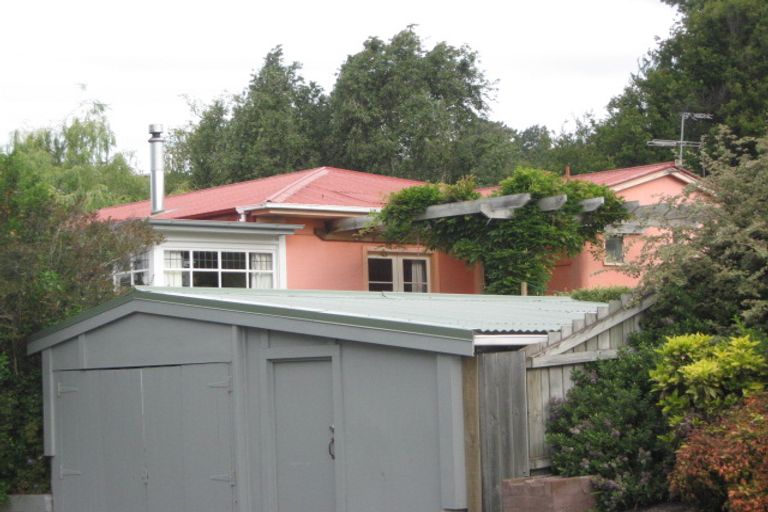 Photo of property in 92 Sandwich Road, Beckenham, Christchurch, 8023