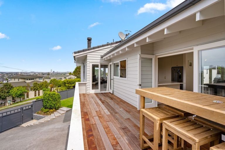 Photo of property in 7 Parr Terrace, Castor Bay, Auckland, 0620
