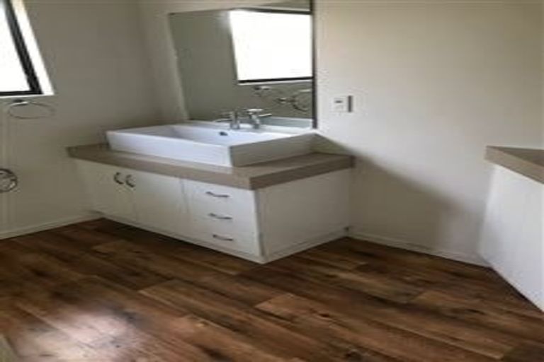 Photo of property in 1/279 Hobsonville Road, Hobsonville, Auckland, 0618