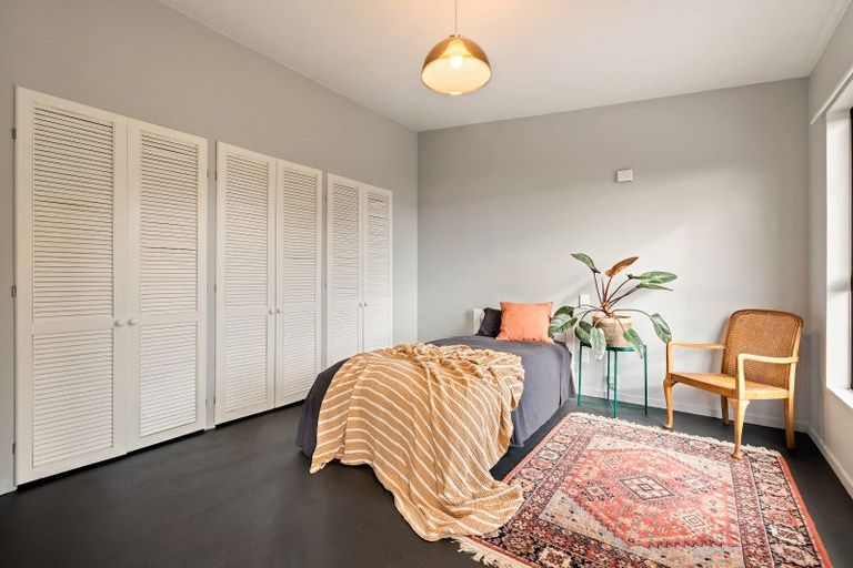 Photo of property in 19 Kaitawa Road, York Bay, Lower Hutt, 5013