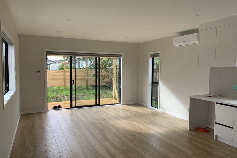 Photo of property in 5 Tawa Road, Te Atatu Peninsula, Auckland, 0610