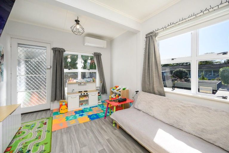 Photo of property in 1 Cremorne Avenue, Hokowhitu, Palmerston North, 4410