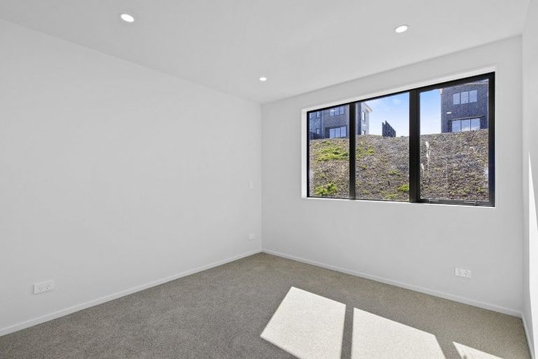 Photo of property in 29 Turtleback Avenue, Whitby, 5024