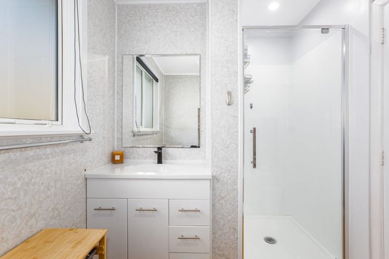 Photo of property in 43 Mark Avenue, Paparangi, Wellington, 6037