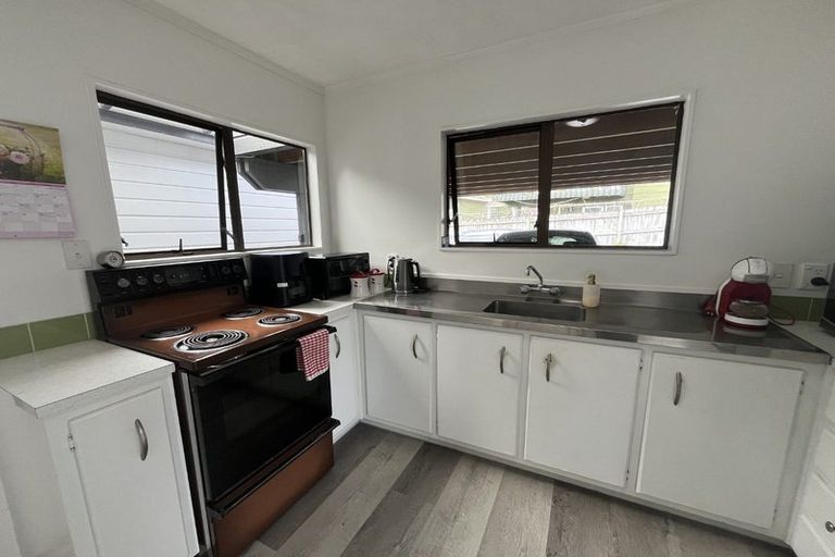 Photo of property in 2/7 Courant Place, Clover Park, Auckland, 2019