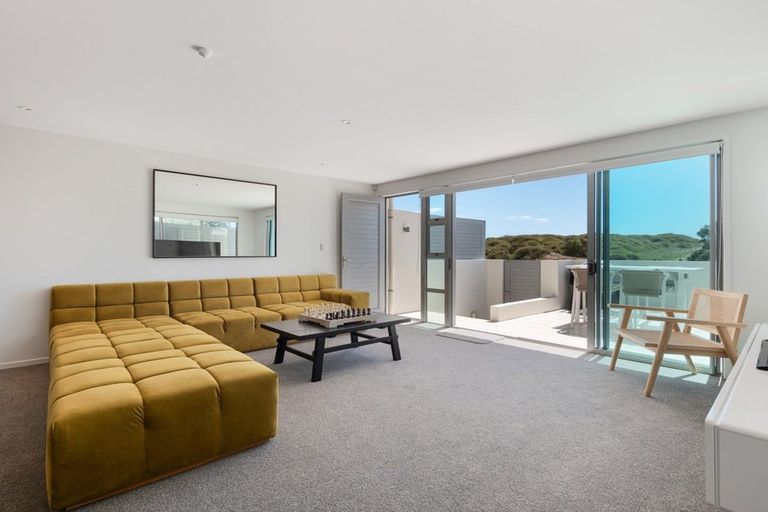 Photo of property in 135 Marine Parade, Mount Maunganui, 3116