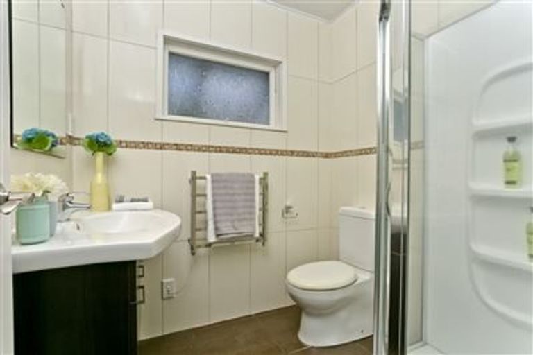 Photo of property in 1/14 Kapiti Place, Sunnynook, Auckland, 0620