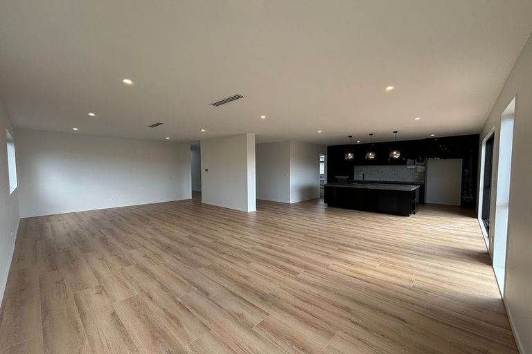 Photo of property in 5 Prevost Lane, Oteha, Auckland, 0632