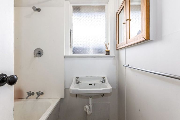 Photo of property in 28 Durham Street, Cannons Creek, Porirua, 5024