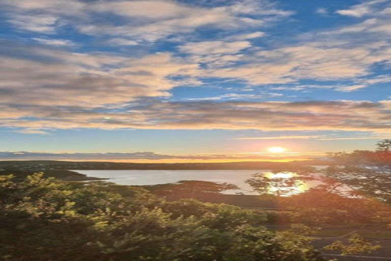 Photo of property in 16 The Crowsnest, Whitby, Porirua, 5024