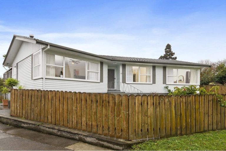 Photo of property in 22 Manapouri Place, Pakuranga Heights, Auckland, 2010