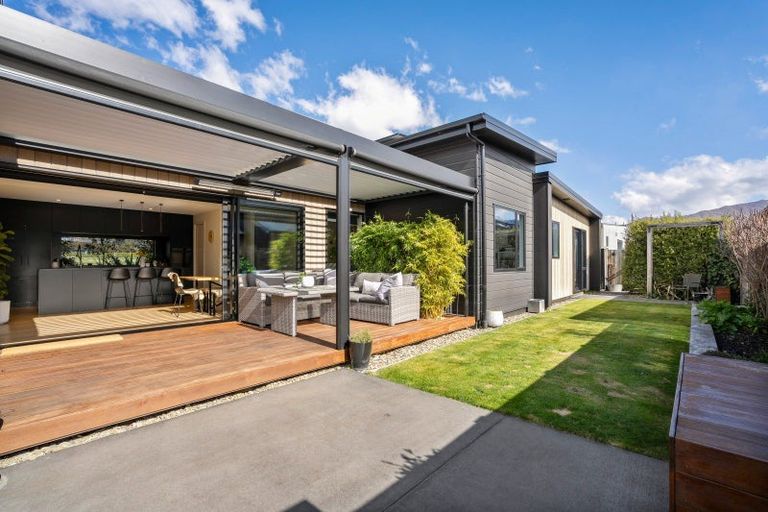 Photo of property in 4 Pounamu Avenue, Albert Town, Wanaka, 9305