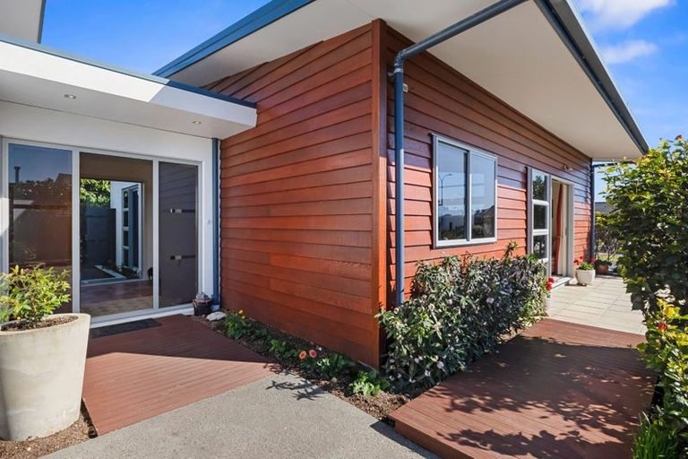 Photo of property in 4 St Andrews Parkway, Waiwhakaiho, New Plymouth, 4312