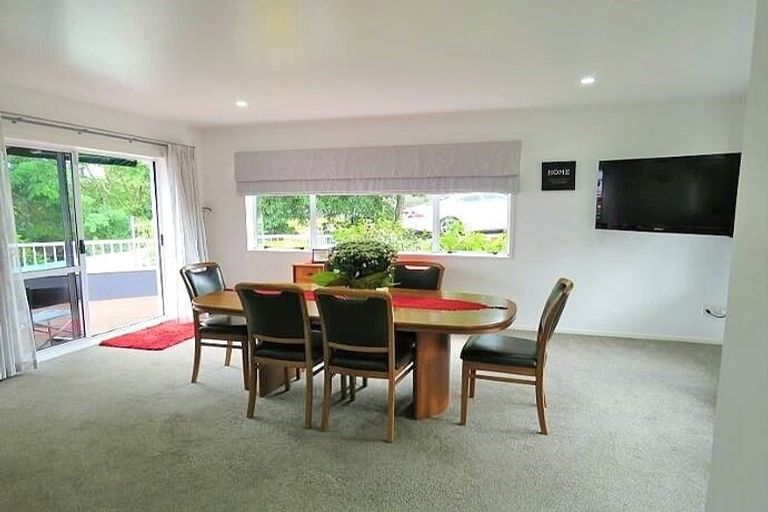 Photo of property in 327 Kaipara Road, Papakura, 2582