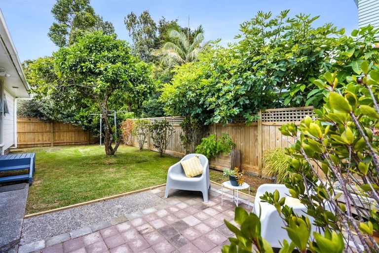 Photo of property in 60 Taikata Road, Te Atatu Peninsula, Auckland, 0610