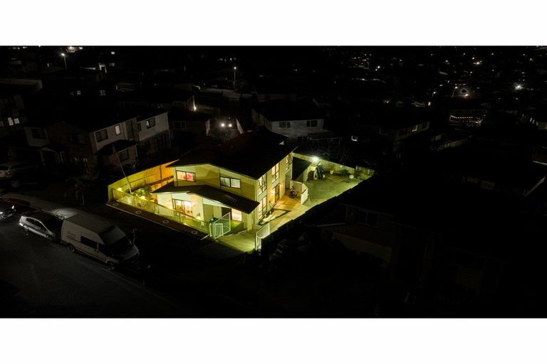 Photo of property in 14 Kereru Rise, Papakura, 2110