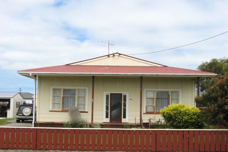 Photo of property in 100 Peel Street, Westport, 7825