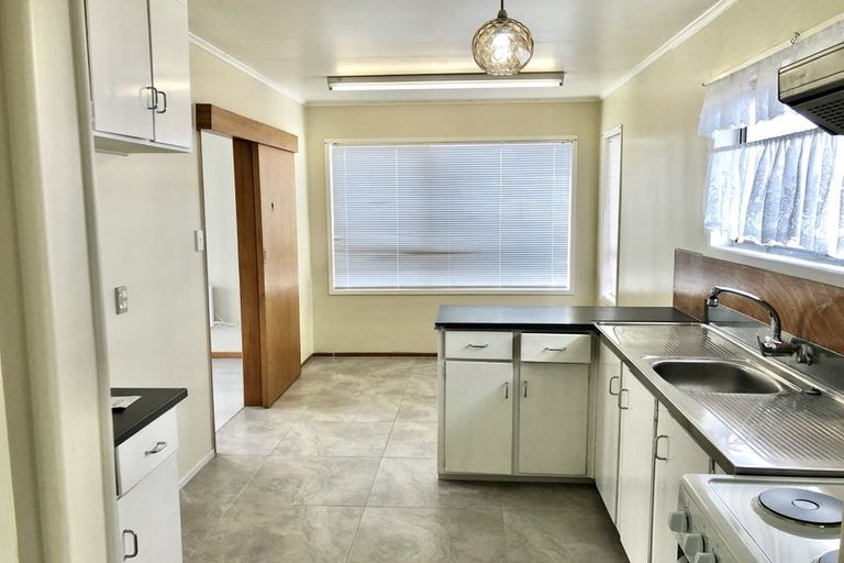 Photo of property in 27 Orly Avenue, Mangere, Auckland, 2022