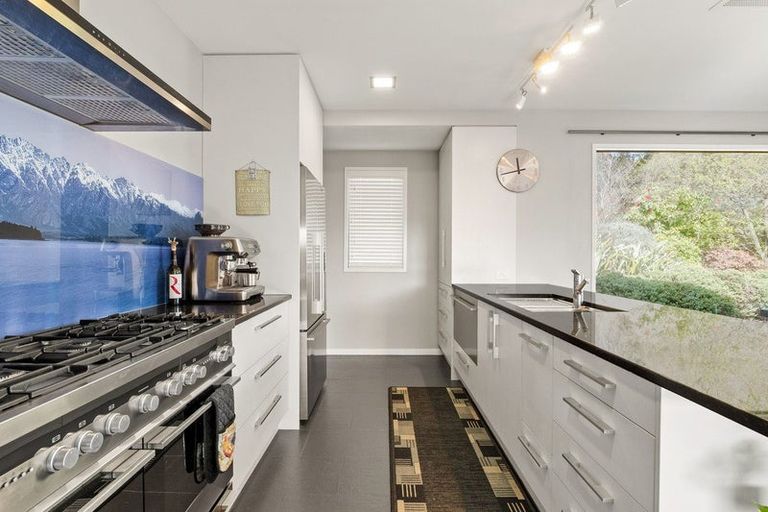 Photo of property in 27 Pendeen Crescent, Jacks Point, Queenstown, 9371