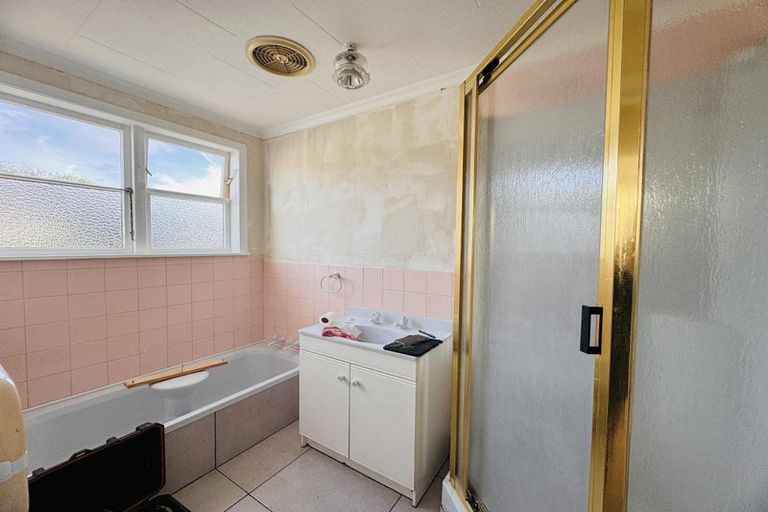 Photo of property in 42 Ihle Street, Terrace End, Palmerston North, 4410