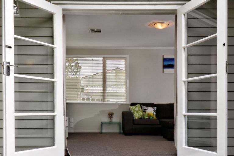Photo of property in 4 Paewai Road, Glen Eden, Auckland, 0602