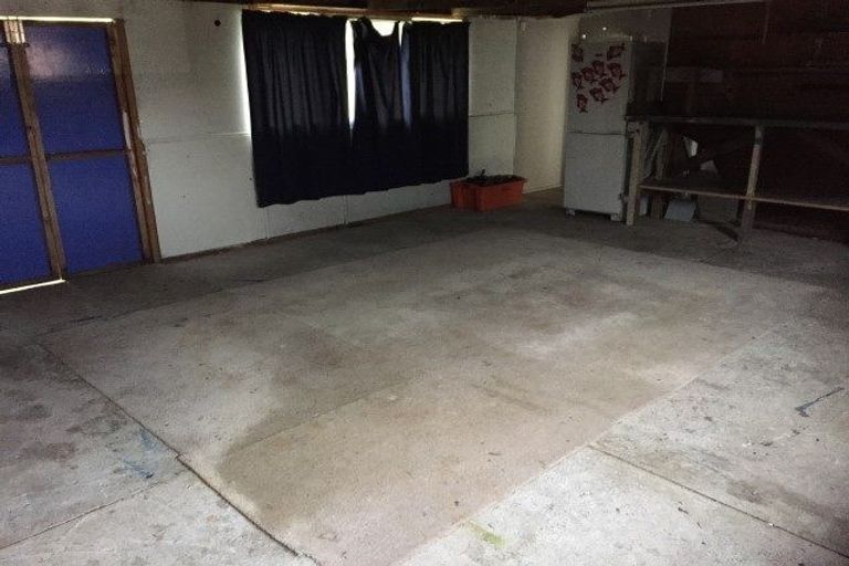 Photo of property in 260 Henderson Valley Road, Henderson, Auckland, 0612