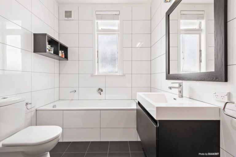 Photo of property in 27 The Parade, Island Bay, Wellington, 6023