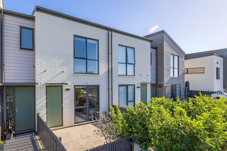 Photo of property in 25 Waenganui Road, Hobsonville, Auckland, 0616