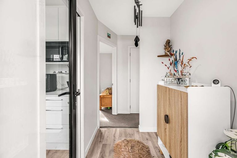 Photo of property in 2/49 Shannon Place, Belfast, Christchurch, 8051