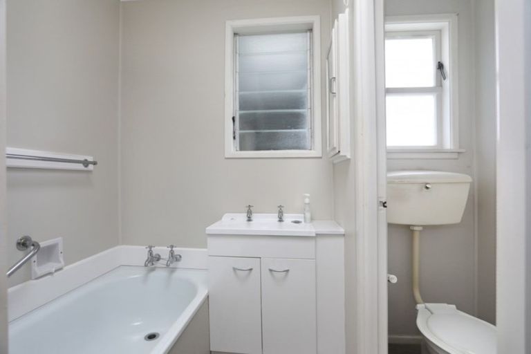 Photo of property in 2 Signal Street, Marton, 4710