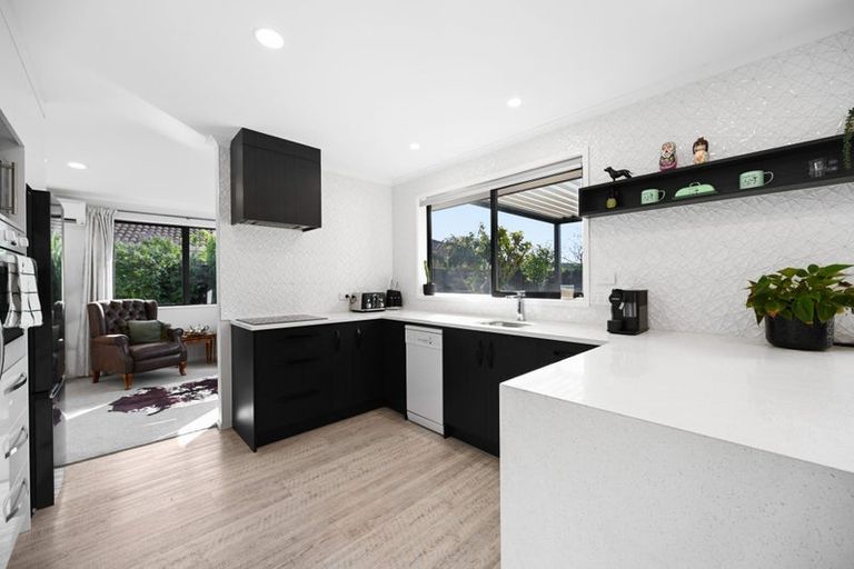 Photo of property in 21 Mangakoea Place, St Andrews, Hamilton, 3200