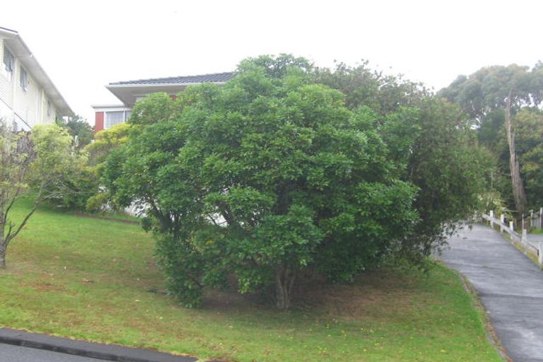 Photo of property in 2/6 Cheval Drive, Totara Vale, Auckland, 0629