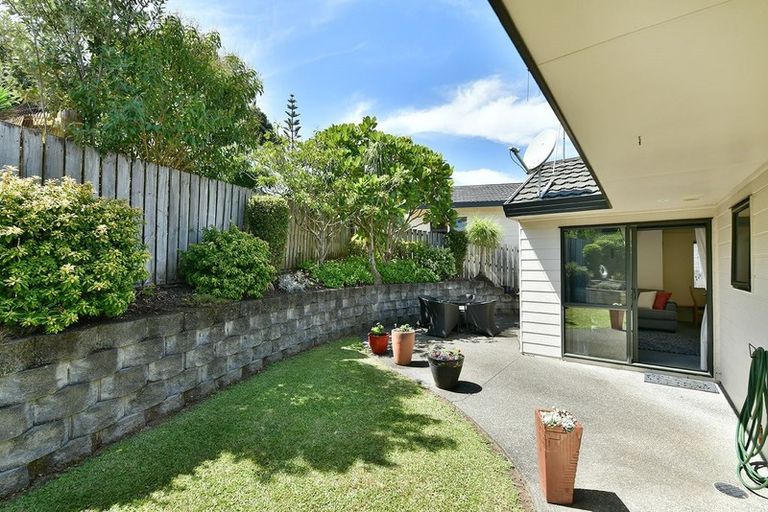 Photo of property in 2/8 Knott Road, Stanmore Bay, Whangaparaoa, 0932