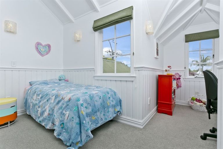 Photo of property in 2/4 Stratford Avenue, Milford, Auckland, 0620