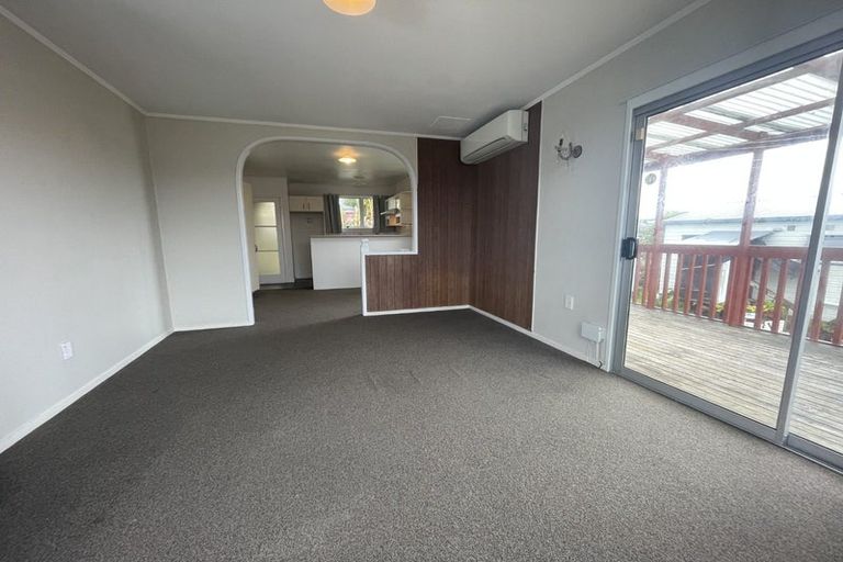 Photo of property in 3 Doone Place, Massey, Auckland, 0614
