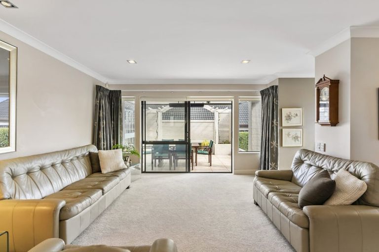 Photo of property in 25 Kilsyth Way, East Tamaki Heights, Auckland, 2016