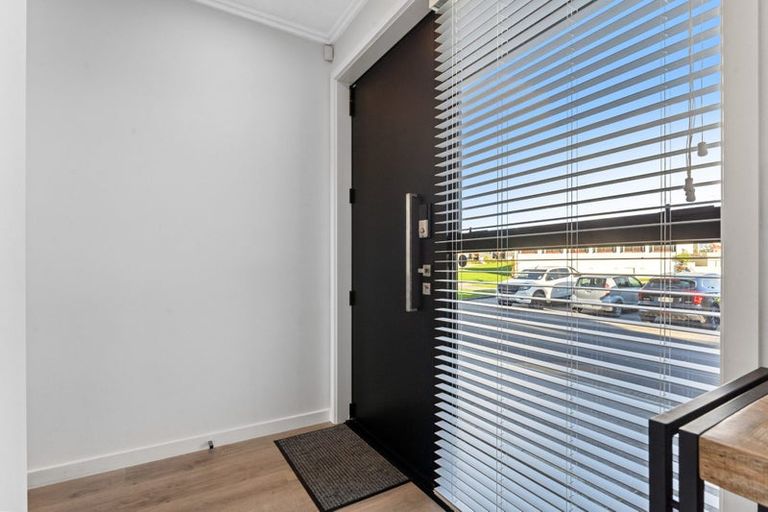 Photo of property in 4 Marine Parade, Hobsonville, Auckland, 0616