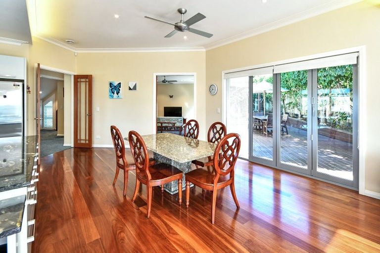 Photo of property in 11 Swindon Close, Mellons Bay, Auckland, 2014