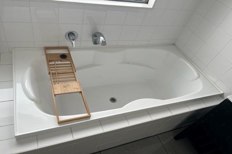 Photo of property in 17u2 Blackbridge Road, Wadestown, Wellington, 6012