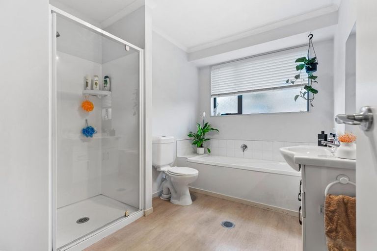 Photo of property in 169j Colwill Road, Massey, Auckland, 0614