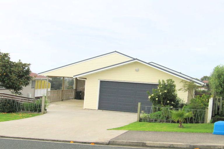 Photo of property in 19 Moffat Road, Red Beach, 0932