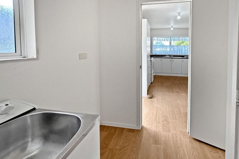 Photo of property in 15 Pisces Road, Glen Eden, Auckland, 0602