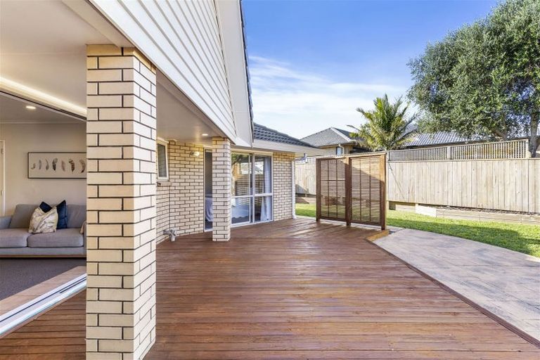 Photo of property in 29 Newbliss Crescent, East Tamaki Heights, Auckland, 2016