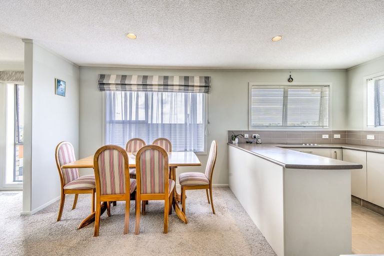 Photo of property in 12 Salmond Place, Dinsdale, Hamilton, 3204